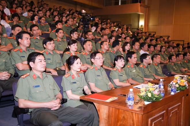 Leaders, officers and workers of the Department at the event. Leaders, officers and workers of the Department at the event.