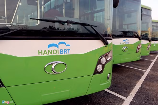 Hanoi will put the first bus rapid transit route into operation on January 1, 2017.