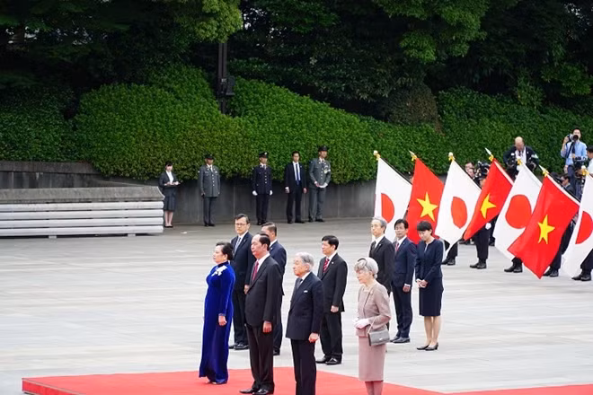 President Tran Dai Quang and his spouse arrived in Tokyo at noon on May 29, beginning a State-level visit to Japan which will last until June 2.