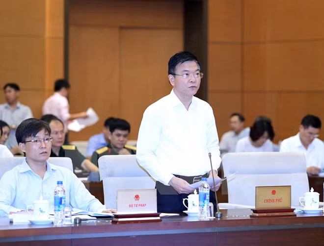 The implementation of 2017 socio-economic development and state budget plans topped the agenda of the National Assembly’s year-end session on November 1 in Hanoi.
