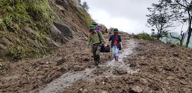 According to the VOV, by 10am on August 4, flashfloods and landslides had claimed 6 lives, left 7 people missing and injured 6 in the two communes of Mu Sang and Vang Ma Chai in Phong Tho district of the northern province of Lai Chau.