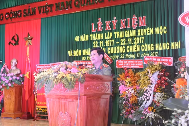Deputy Minister Nguyen Van Son speaking at the event.