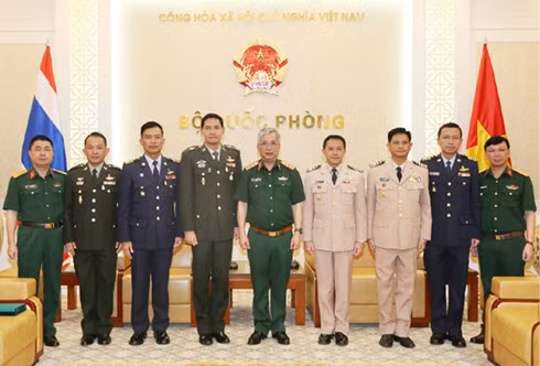 Senior Lieutenant General Nguyen Chi Vinh and his Thailand's guests