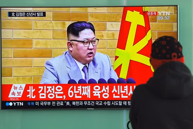 North Korea's Kim says 'open to dialogue' with South Korea, will only use nukes if threatened ảnh 1