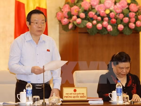 NA Vice Chairman Phung Quốc Hien delivers speech at the yesterday’s meeting of the National Assembly Standing Commitee (Photo VNS)