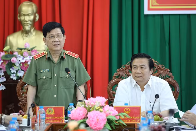 Deputy Minister Nguyen Van Son speaking at the event.