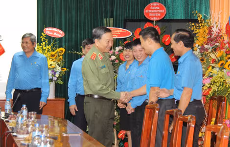 Minister To Lam congratulates General Confederation of Labor of Vietnam ảnh 1