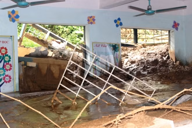 Additionally, over 2,500 hectares of rice and crops were ruined; 11,300 poultries were killed, 5 bridges were flown away and various roads were flooded or eroded.