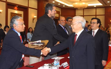 Party leader Nguyen Phu Trong receives representatives of international communist and workers' parties.
