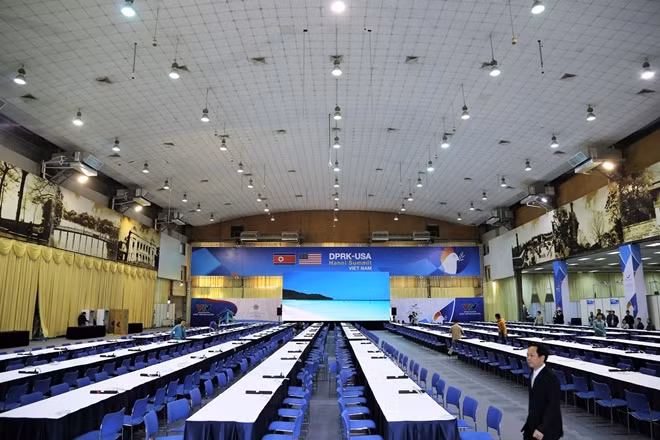 Press agencies can also rent space and set up their own nine-square-meter booth with tables, chairs, LCD screens, telephone lines, and an internet connection.
