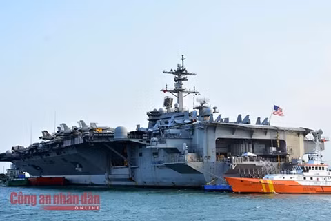 In pictures: US aircraft arrive in Hanoi ahead of US President's visit ảnh 7