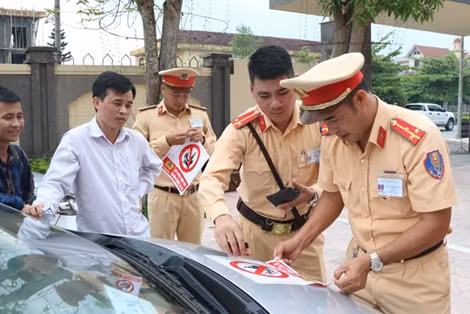 Hanoi traffic police seek new ways to prevent drunk driving ảnh 9