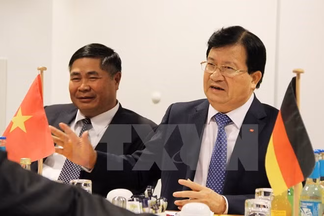 Deputy Prime Minister Trinh Dinh Dung at a working session with the Ministry for Economic Cooperation and Development (BMZ) of Germany. (Photo: VNA) Deputy Prime Minister Trinh Dinh Dung at a working session with the Ministry for Economic Cooperation and Development (BMZ) of Germany. (Photo: VNA)
