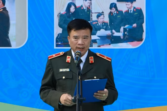 Major General, Ass. Prof. Le Minh Hung speaking at the ceremony.