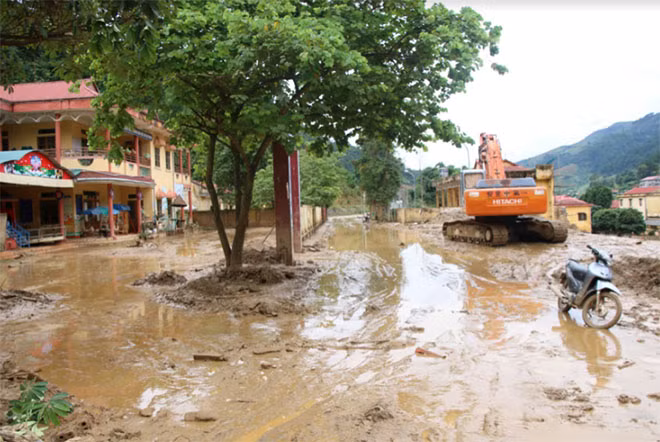 According to the media, 32 private homes were destroyed while 15 others were either flooded or severely damaged in the recent disarter. The damage is estimated to worth around VND150 billion (US$6.6 million).