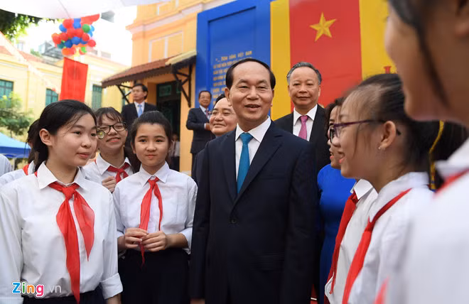 President Quang required all students to learn and follow Uncle Ho's “Five teachings for children” and to become the country’s talents, contributing to building a more powerful Vietnam as Uncle Ho desires. Photo: Zing