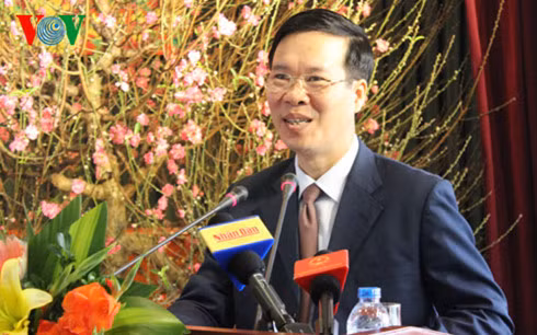Head of the Party Central Committee’s Commission on Education and Communications Vo Van Thuong speaking at the event.