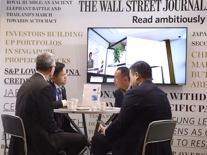 Reporters at the APEC International Media Center.