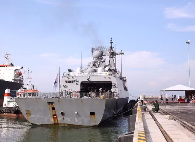Naval destroyer Moon Mu The Great. Naval destroyer Moon Mu The Great.