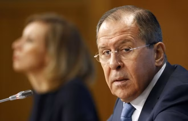 Russian Foreign Minister Sergei Lavrov (R) and Foreign Ministry spokeswoman Maria Zakharova attend a news conference in Moscow, Russia, January 17, 2017. REUTERS/Sergei Karpukhin