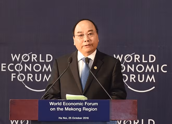 PM Phuc speaking at a WEF event.
