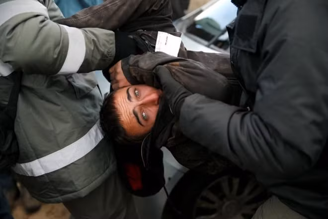 Israeli policemen remove a pro-settlement activist during an operation by Israeli forces to evict settlers from the illegal outpost of Amona in the occupied West Bank February 1, 2017. REUTERS/Baz Ratner