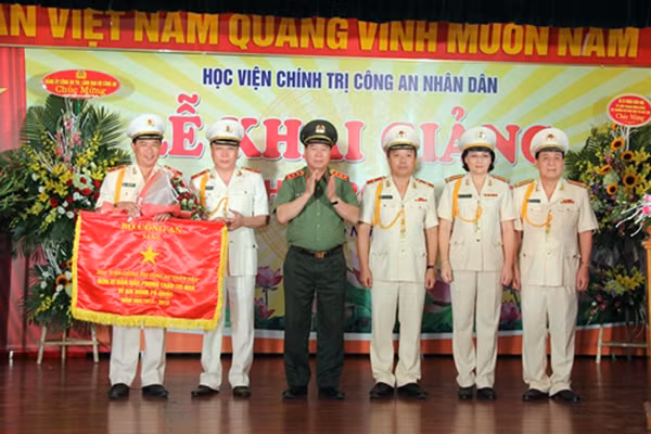 For its achievements, the academy was presented with the Emulation Flag by Ministry of Public Security for the four consecutive years.