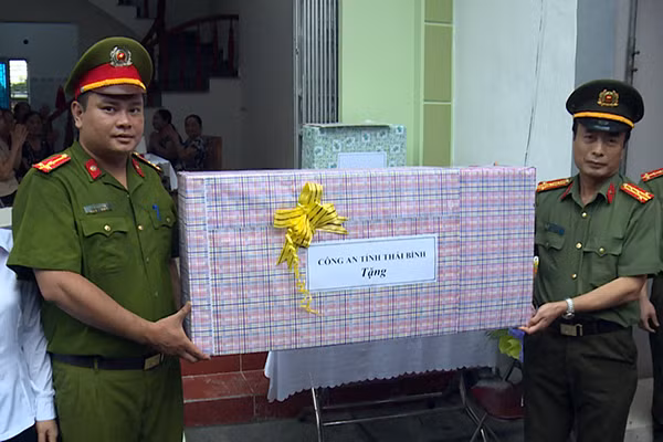 The new house will serve as a motivation for Tien to achieve success in his career and contribute more to maintaining local security and social order.