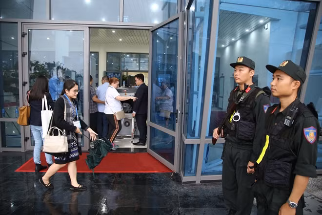 Public security officer maintaining security at an APEC 2017's event. Public security officer maintaining security at an APEC 2017's event.