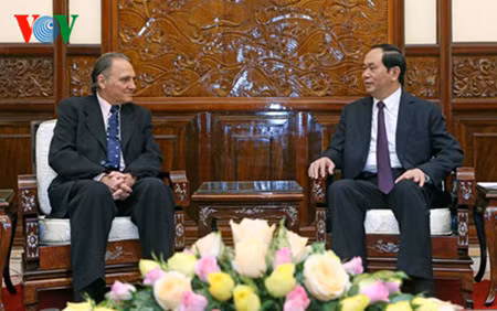 President Tran Dai Quang hosting Mr. Carlos Alberto Torres, UNESCO’s Chair in Global Learning and Global Citizenship Education President Tran Dai Quang hosting Mr. Carlos Alberto Torres, UNESCO’s Chair in Global Learning and Global Citizenship Education