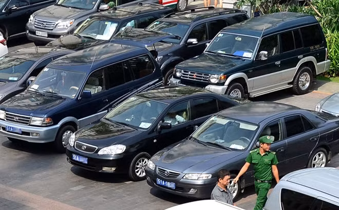 Ho Chi Minh City to pilot paying travelling costs for officials instead of using State-owned cars ảnh 1