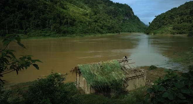The film was expected to introduce to the audiences at home and abroad the beautiful and multi-colored natural landscapes of the Fatherland.
