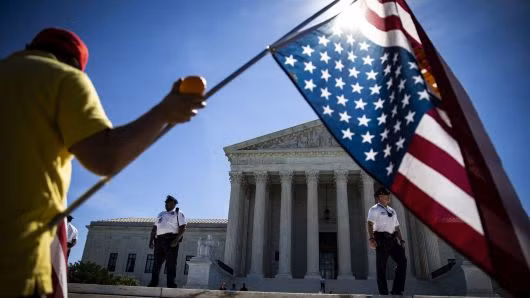 Supreme Court poised to issue major labor ruling as term ends ảnh 1