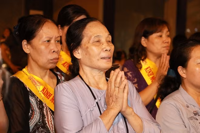 Meanwhile, other cities also held many activities to celebrate Lord Buddha’s 2,562nd birthday.
