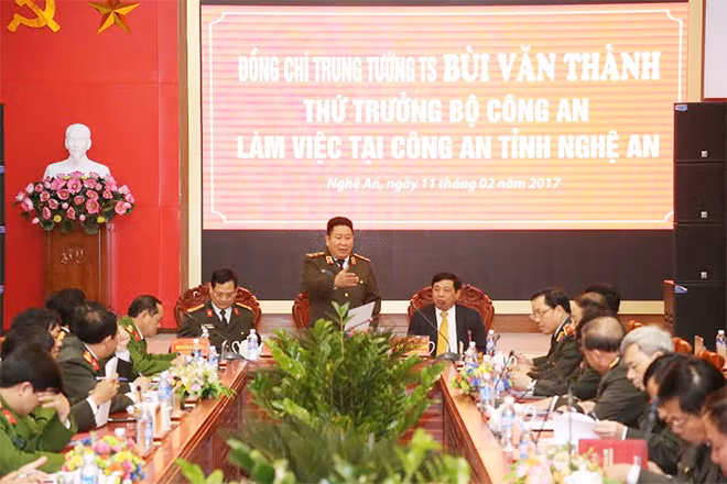 Deputy Minister Bui Van Thanh speaking at the meeting.