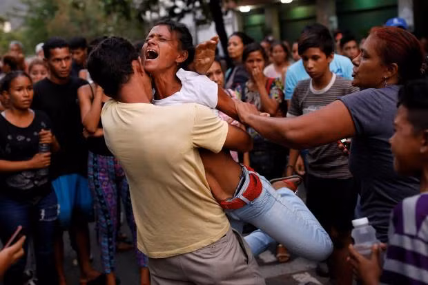 Sixty eight killed in Venezuelan police station riot and fire ảnh 1