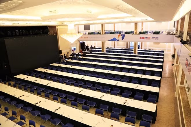 The media center will have a shared work space equipped with networked computers and LCD screens to watch live broadcasts of all events connected to the summit.