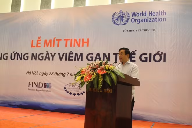 Associate Professor, Dr. Luong Ngoc Khue - Director of the Medical Examination and Treatment Management Department speaking at the event. Associate Professor, Dr. Luong Ngoc Khue - Director of the Medical Examination and Treatment Management Department speaking at the event.