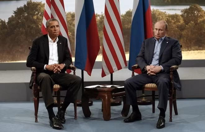 U.S. President Barack Obama (L) meets with Russian President Vladimir Putin during the G8 Summit at Lough Erne in Enniskillen, Northern Ireland June 17, 2013. REUTERS/Kevin Lamarque