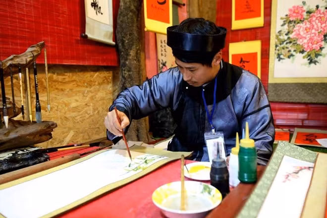 The 2019 Spring Calligraphy Festival officially opened at the Van Mieu – Quoc Tu Giam (Temple of Literature) in Hanoi on January 29, attracting a large number of visitors.