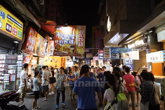 A night market in China's Taiwan (Photo: VNA) A night market in China's Taiwan (Photo: VNA)