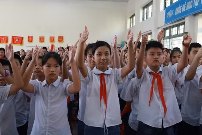 In the 2019-2020 academic year, the education sector continues to carry out 9 major tasks groups and 5 groups of basic solutions, which will focus on educating standards of morality, healthy lifestyles and life skills for students, rearranging the school network, investing more land for the education sector to gradually reduce the number of overpopulated schools in big cities.