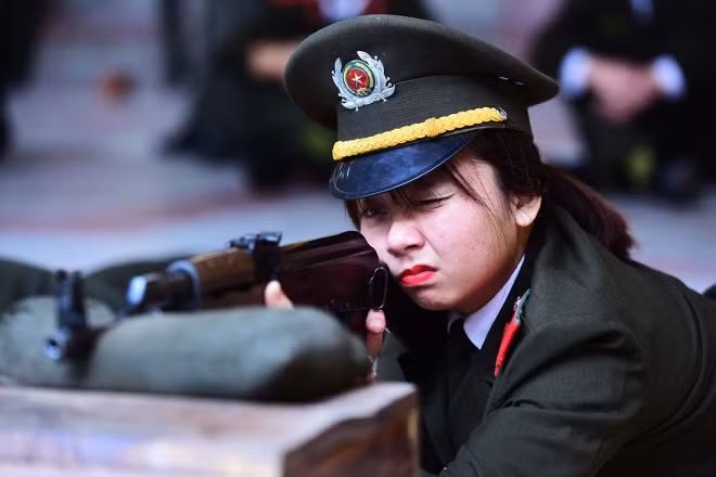 Students often have to practice very hard in the 100m AK shooting lesson.