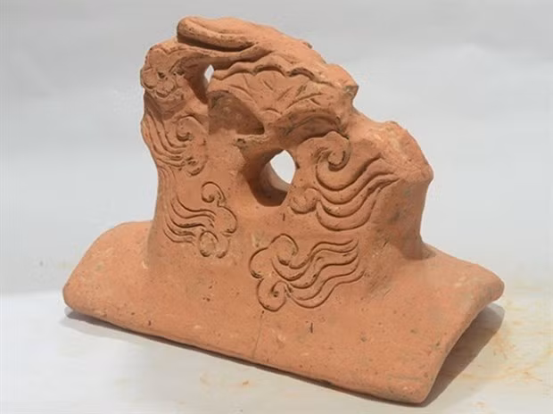 Decorative pattern of a dragon and cloud found at the site (Photo: giaoduc.net)