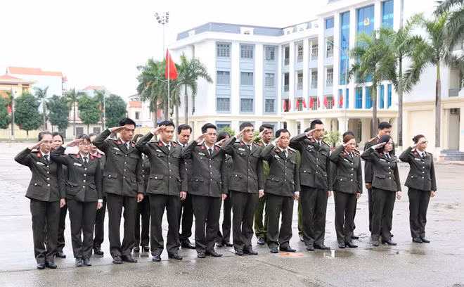 The delegates of the General Department of Politics Trade Union organization paid floral tribute to President Ho Chi Minh
