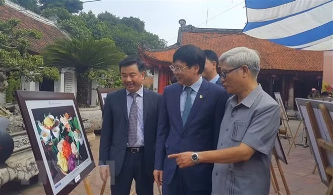 Visitors at the event (Source: VNA)