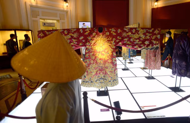 New royal fashion exhibit honours Nguyen Dynasty ảnh 5 New royal fashion exhibit honours Nguyen Dynasty ảnh 5