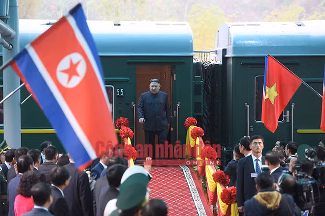 DPRK-USA Hanoi Summit to help enhance Vietnam’s position DPRK Chairman Kim Jong-un arrived in Vietnam on the morning of February 26. He is here for an official friendship visit to Vietnam and to attend the DPRK-USA Summit.
