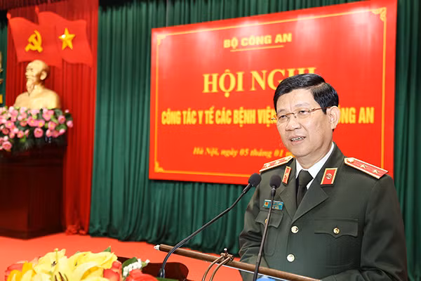 Lieutenant General Nguyen Van Son, Deputy Minister of Public Security, Head of the Health Protection Committee of the MPS speaking at the event.