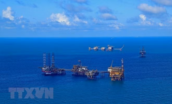 Drilling platforms at Bach Ho oil field (Source: VNA)